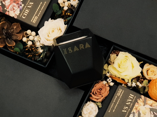 東方精油香氛蠟燭『ISARA』奢華首推聖誕花卉香氛限量禮盒