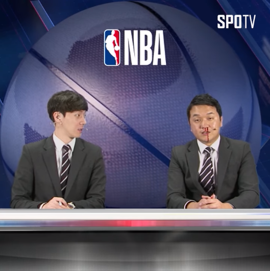 用生命在工作！南韓 NBA 球評「鼻血狂流」仍堅持播報比賽　一旁主播轉頭看到後直接嚇傻！