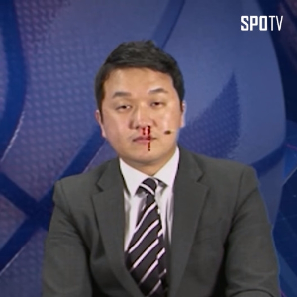 用生命在工作！南韓 NBA 球評「鼻血狂流」仍堅持播報比賽　一旁主播轉頭看到後直接嚇傻！