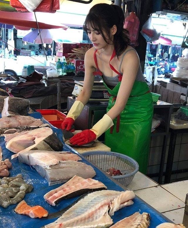 台灣街市低胸賣魚妹大起底！原來係知名KOL？