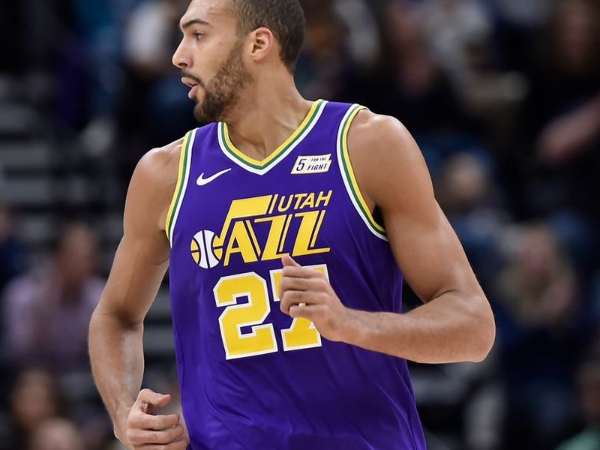 這是你想看的 NBA?大鬍子 Harden「假摔」動作超誇張 爵士中鋒 Gobert 被吹進攻犯規當場抓狂!
