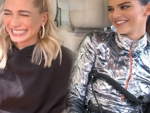 Kendall Jenner 和 Hailey Baldwin 化身「車上卡拉 OK 」主持人，神秘嘉賓竟是 Miley Cyrus ！