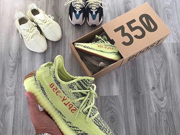 Yeezy Boost 350 V2 Semi Frozen Yellow 本月全球補貨 !台灣這幾家店舖都有賣!