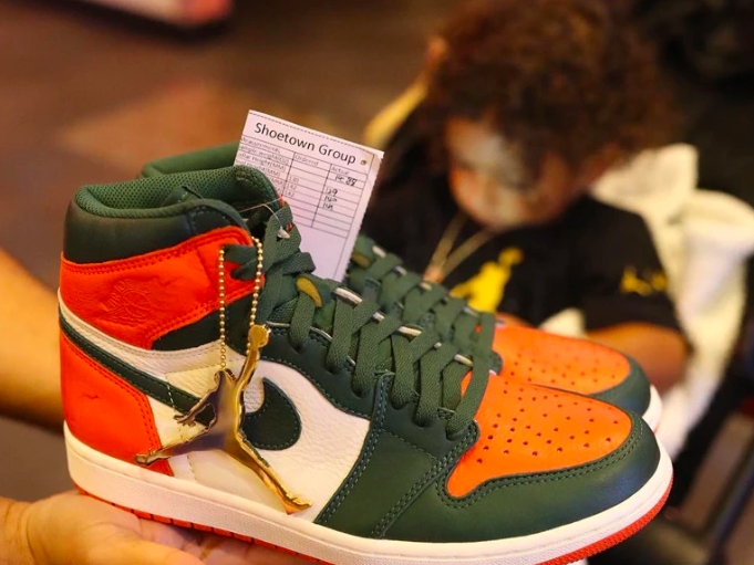 SoleFly x Air Jordan 1 發售現場失控，邁阿密警方下令「發售活動」全面停止！
