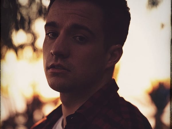 全家都超有才！CP 查理親弟 Stephen Puth 正式出道　打造壞男孩形象首支單曲「滿滿性暗示」？