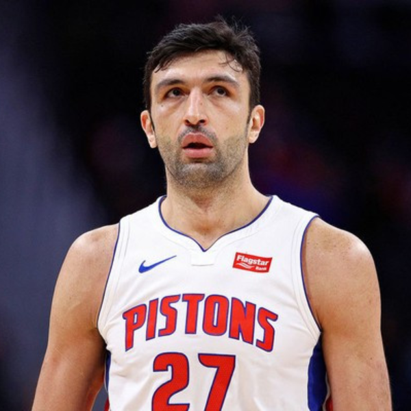 「渣式防守」又來！Zaza Pachulia 疑似再出「天殘腳」伺候球員　引發球迷痛批：絕對是故意的！