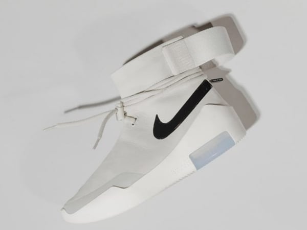 除了 Air FOG 1 以外你還有另一雙 Fear Of God x NIKE 可以選擇