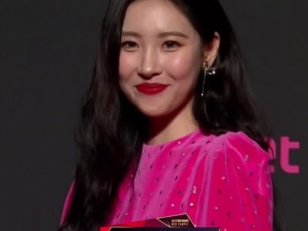 好美！「長腿芭比」善美撞衫 Twice 「桃色禮服」，網笑：桃色風暴已經形成！