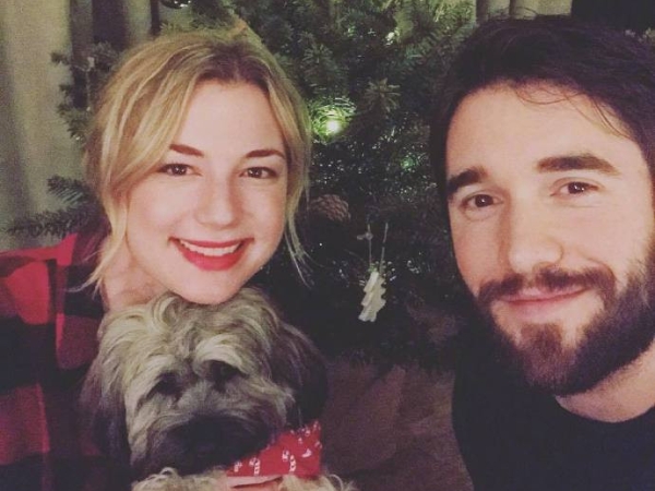 《美國隊長》13 號特工結婚了!Emily VanCamp 與相戀 7 年美劇「復仇」男友舉行婚禮!
