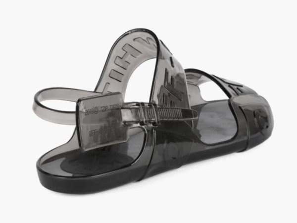 下一個潮流趨勢？！Off-White 推出要價 6000 元的「果凍涼鞋」你會買單嗎？