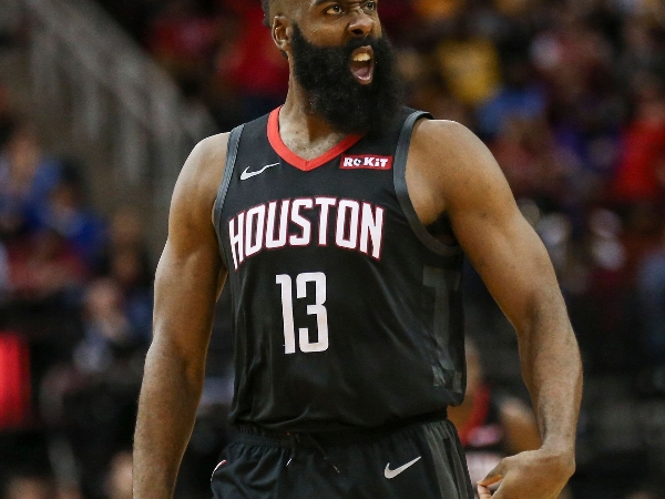 買犯最高境界?Harden 為了多賺一顆罰球竟使出「雙重後撤步」讓全場觀眾都嚇傻了