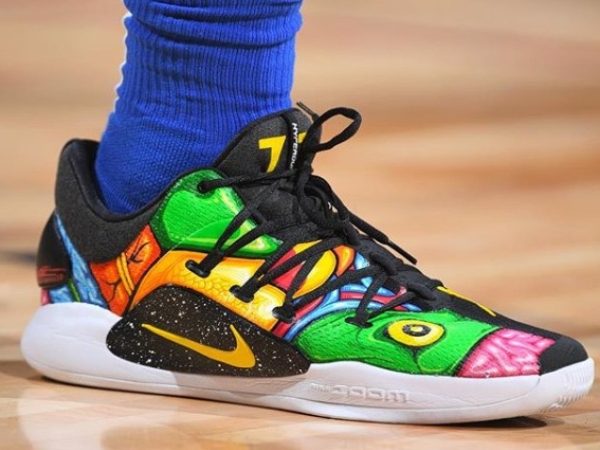 NIKE x KAWS？！獨行俠新秀 Luka Doncic 腳踩客製 Nike Hyperdunk X Low 攻下雙十表現