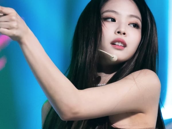Jennie 送給粉絲「一人一份貼心小禮物」估計市價約 3 千台幣 讓黑粉無話可說
