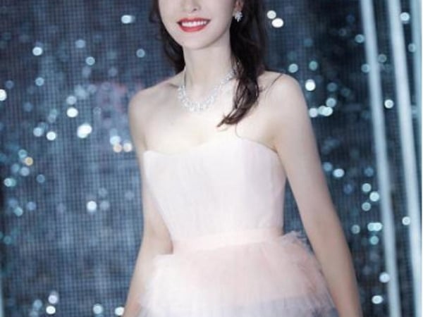 「富察皇后」秦嵐、董潔同場時尚大PK，網驚：根本都是「少女」！