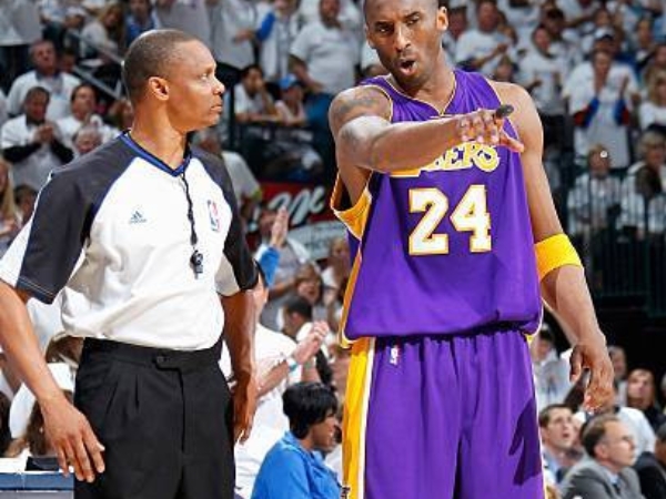 該不該罰我說的算!NBA 名將爆 Kobe 曾為站上罰球大吼裁判:「我整場根本沒想過要傳球」