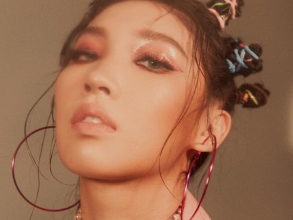 你敢相信她才 20 歲？橫空出世嘻哈女歌手 Karencici 一開口就讓你「傻爆眼」！