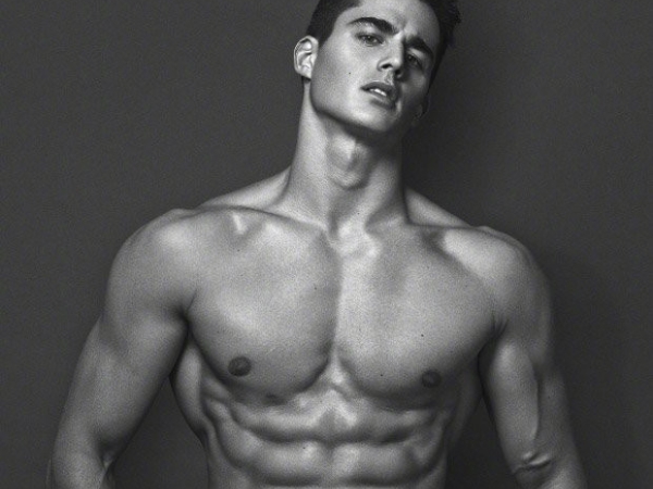 從數學老師變名模！義大利男神 Pietro Boselli 登雜誌封面　爆肌加俊俏臉蛋令人淪陷！