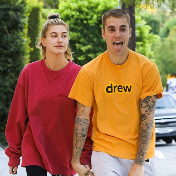 小賈斯汀送上聖誕節禮物給老婆海莉　家中出現「新成員」兩人在床上玩不停！