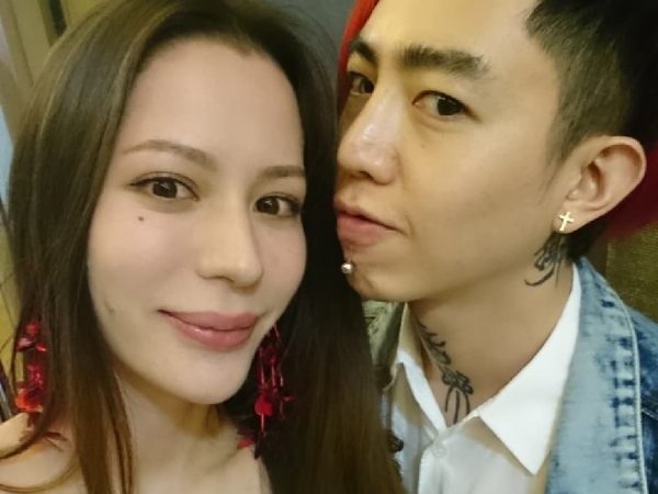 從不在扣哥面前「放屁、打嗝」！謝和弦與老婆 Keanna 相戀 7 年仍像「熱戀」秘訣大公開！