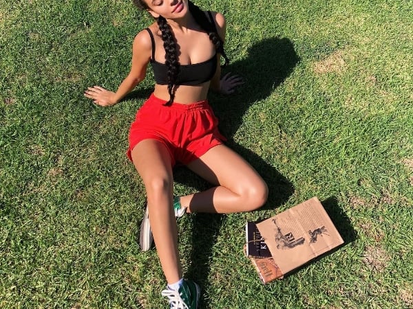 現在穿球鞋的女生都這麼辣？這位年僅 19 歲 IG 粉絲破百萬的新生代球鞋女神 Kelsey，你追蹤了沒？