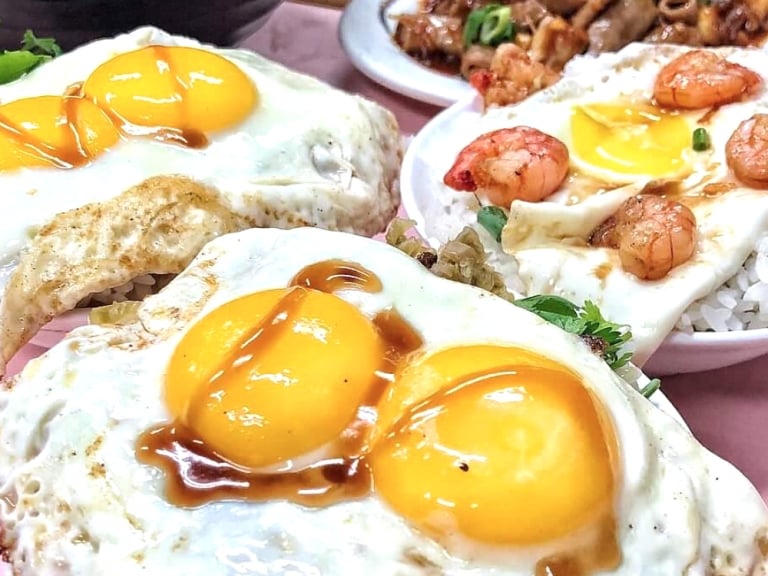 吃到黏嘴！全台 10 大「外國遊客認證」滷肉飯大盤點　網友：「這間」根本中正區傳奇小吃！