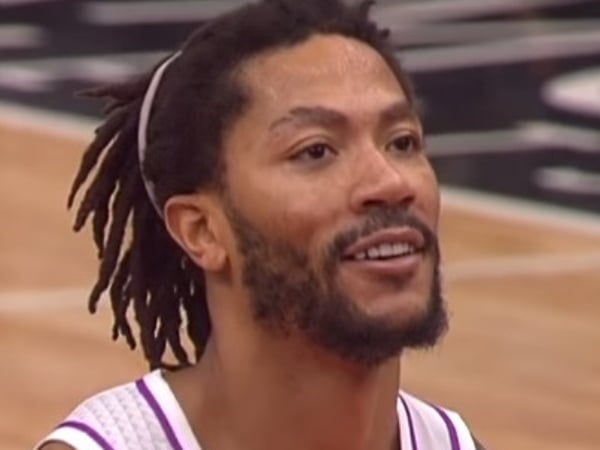 最熟悉的歡呼聲！Rose 重返家鄉芝加哥被球迷高喊「MVP」　玫瑰露出微笑：這裡就是我的家！