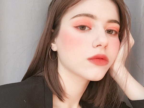 被封為「人間水蜜桃」的俄國妹子 Anna，素顏照曝光！男網友暴動：不行這樣壞壞