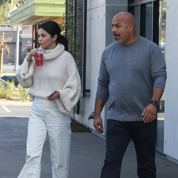 賽琳娜持續露面復出健身，一身白與保鑣一同前往星巴克！