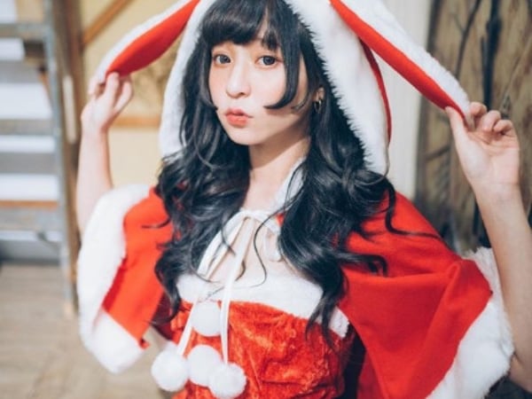 尷尬癌發作！蘿莉系女神「本本」甩清新形象　西門町街頭「大崩壞」引路人側目