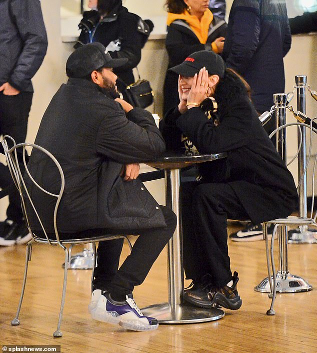 威肯、貝拉哈蒂德紐約看電影約會，新年低調過！