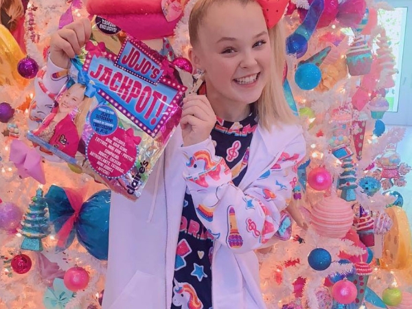 小賈批評 15 歲童星的彩繪的 BMW，引起口水戰！