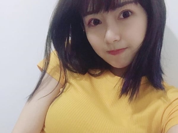 填空題嘴爆酸民！網美「阿樂」側乳吸睛遭酸「墊的」粉絲神回覆逗笑女神