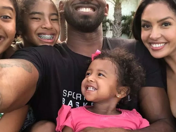 第 4 位女兒誕生！Kobe 元旦宣布「老婆懷孕」喜訊　網友吐槽：都快生出一支女子籃球隊了！