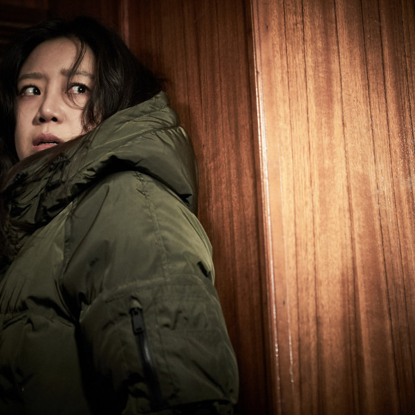 南韓新片票房冠軍，讓你頭皮發麻的極致恐懼！「你以為回到家就夠安全嗎？」