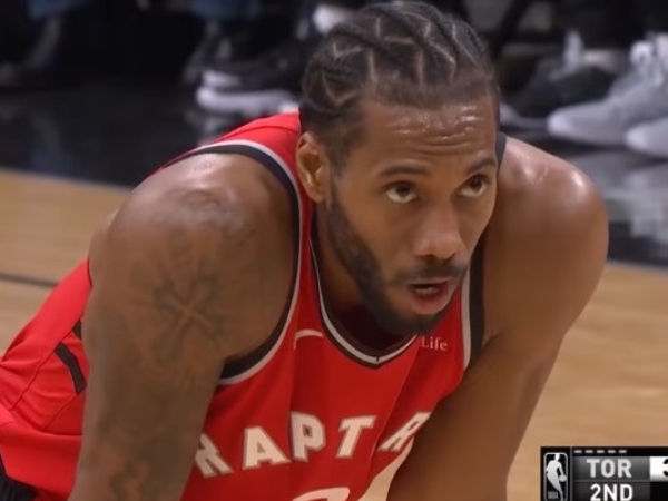 仇恨值滿點！Kawhi Leonard 本季首度回到馬刺主場　站上罰球線遭全場觀眾高喊「你這個叛徒！」