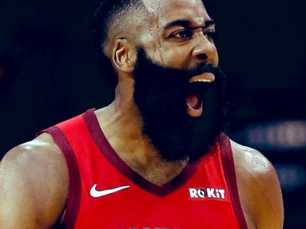 真的要跪了!「大鬍子」Harden 剩 5 秒被包夾照樣投進三分球 狂轟 44 分「大三元」逆轉擊敗勇士