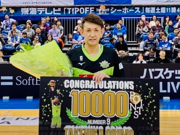 誰都不能阻止他繼續破紀錄！49 歲日本職籃選手生涯 1 萬分達標  網友：「真人版三井壽是你？」
