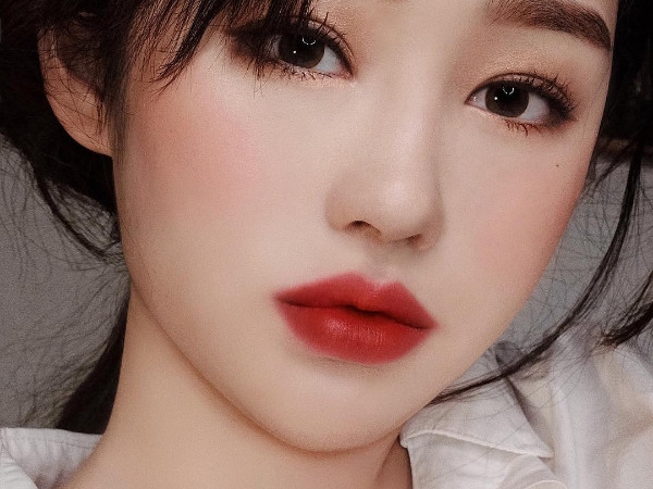 拜託別再畫「病懨咬唇妝」,真的不流行了!這 3 款「開運唇」 男友暴動:寶貝別再裝病囉...