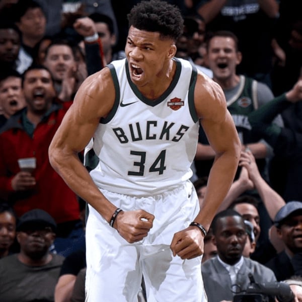 跨界約架？遭 NBA 球星「字母哥」邀約單挑摔角　巨石強森：我會讓他乖乖閉上臭嘴