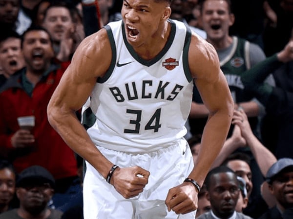 跨界約架?遭 NBA 球星「字母哥」邀約單挑摔角 巨石強森:我會讓他乖乖閉上臭嘴