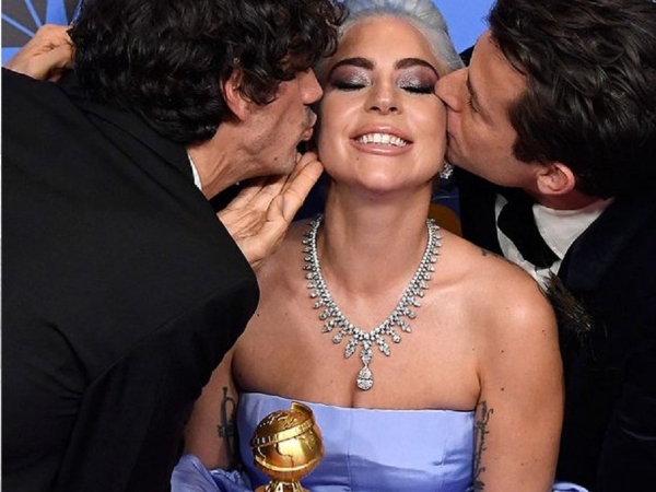 Lady Gaga 開心到抱著金球獎座睡到天亮 拿到大獎之後整晚緊握著不放帶回家中!
