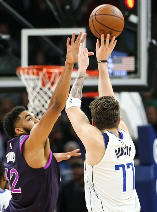 Luka Doncic  決勝節再開無雙！神砍7分助球隊屠狼 並達成詹皇 04 年的「這項紀錄」