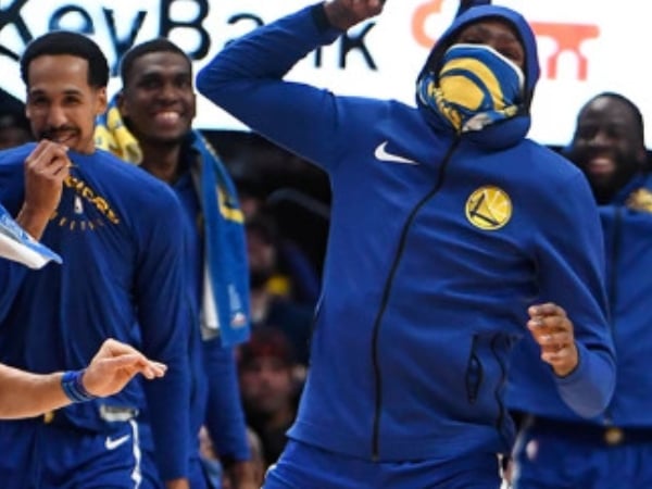 浪潮來襲！勇士首節砍下 10 記三分球轟 51 分破 NBA 紀錄　痛宰金塊正式回歸西區龍頭寶座！