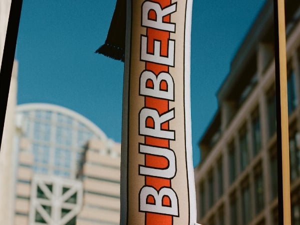 這顆打敗 Kylie Jenner 的蛋，竟吸引了 Burberry 致敬它？