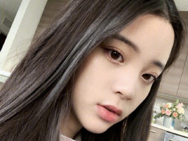 歐陽娜娜吃雞影片曝光！呆萌反應引熱搜　網友：哪有藝人 ID 用本名的啦？