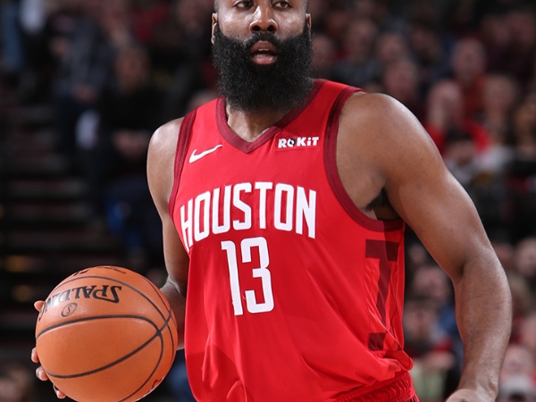 悲情英雄!James Harden 爆砍 58 分 10 籃板 6 助攻仍輸球 賽後憤怒拍掉攝影鏡頭!