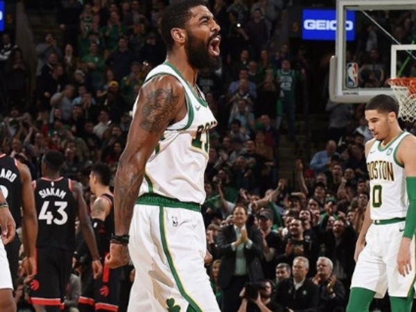 今日NBA最刺激！Kyrie Irving 踩 NIKE AIR YEEZY 現身球員通道　18助攻破本季紀錄