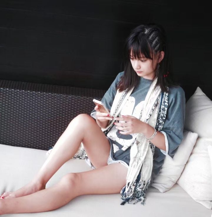 「混血感正妹」因激似「迪麗熱巴」爆紅！本人出面澄清：我是百分百「純種原裝中國人」！