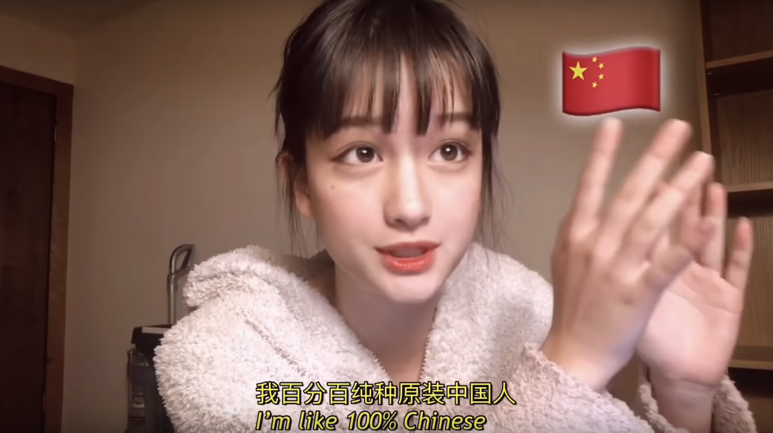 「混血感正妹」因激似「迪麗熱巴」爆紅！本人出面澄清：我是百分百「純種原裝中國人」！