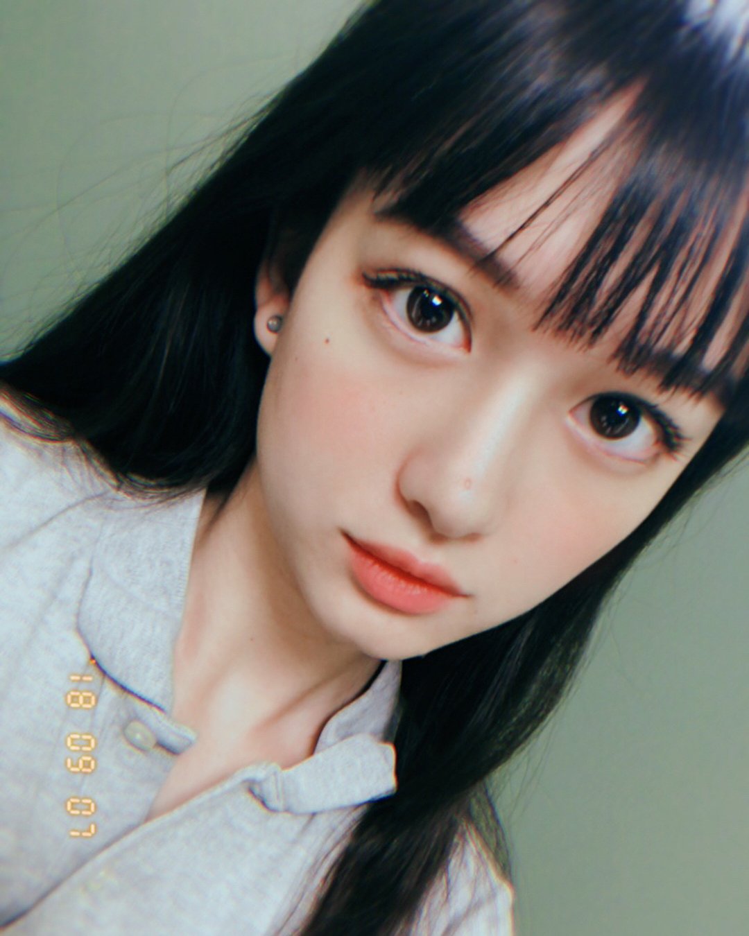 「混血感正妹」因激似「迪麗熱巴」爆紅！本人出面澄清：我是百分百「純種原裝中國人」！